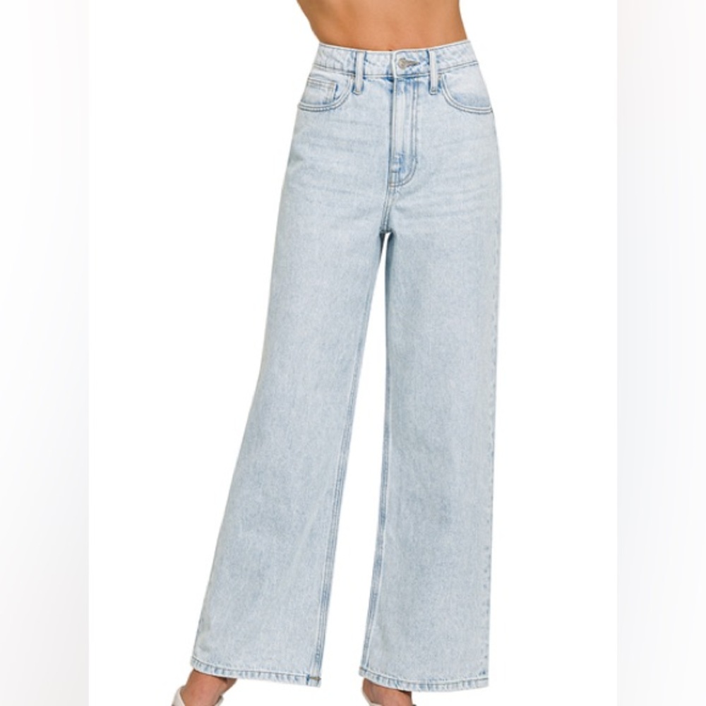 High-Waist Wide Leg Jeans in Light Blue